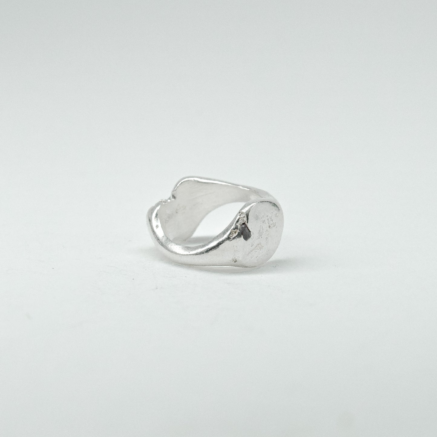 REVERSIBLE HEART + ROUND SIGNET RING