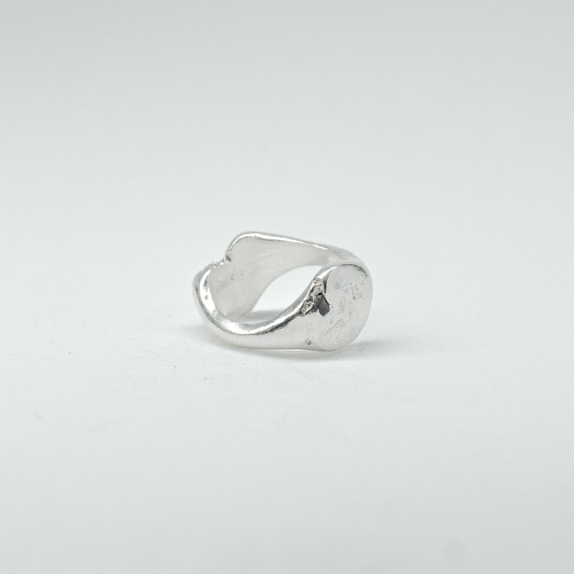 REVERSIBLE HEART + ROUND SIGNET RING