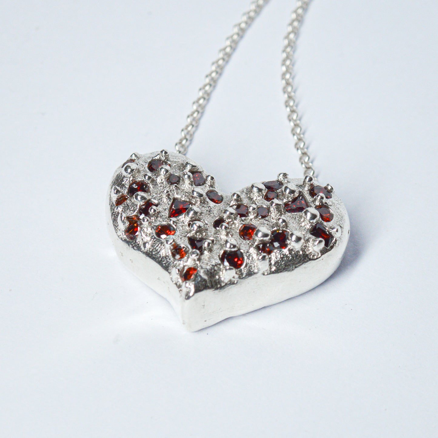 PUFFY HEART NECKLACE - RED GEMS