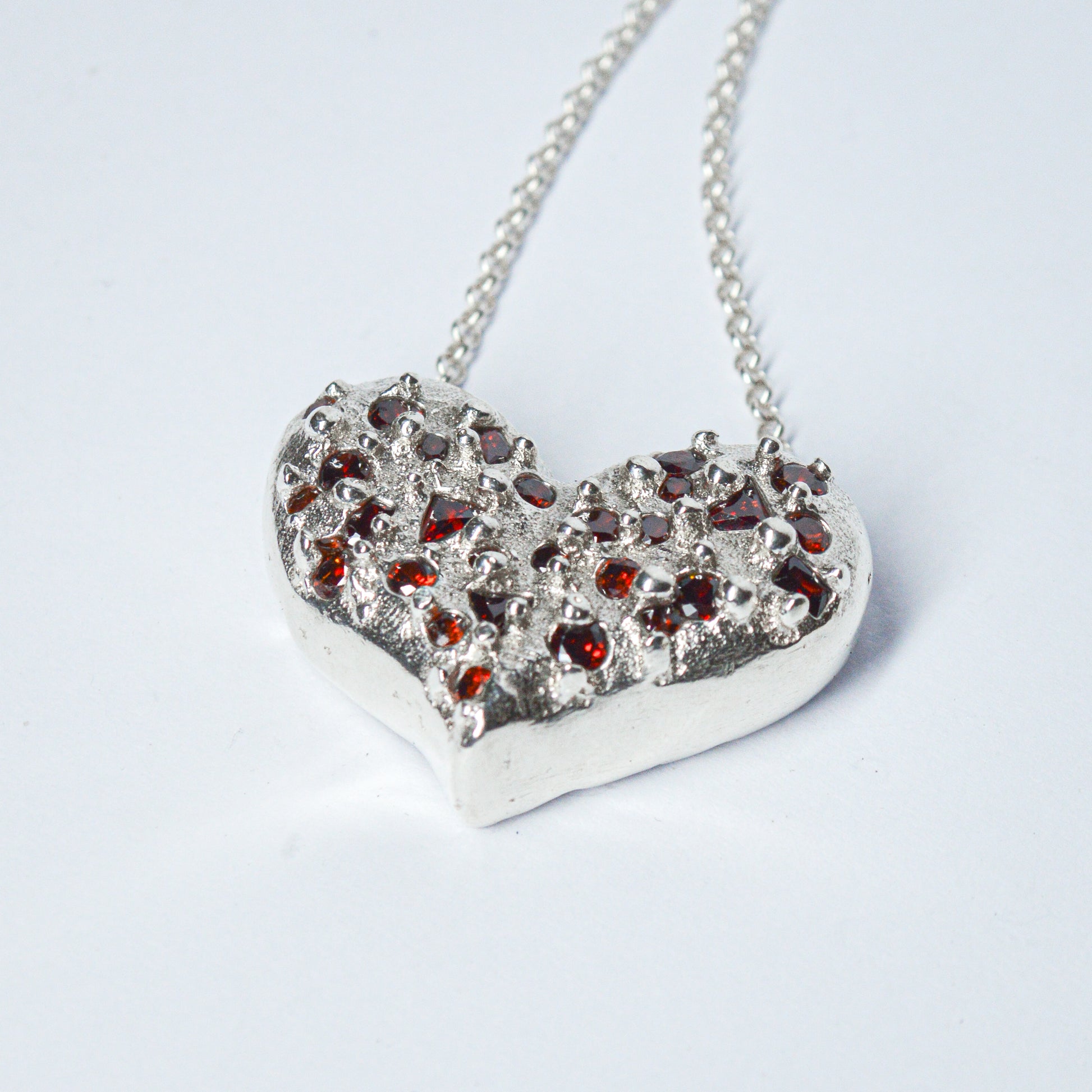PUFFY HEART NECKLACE - RED GEMS