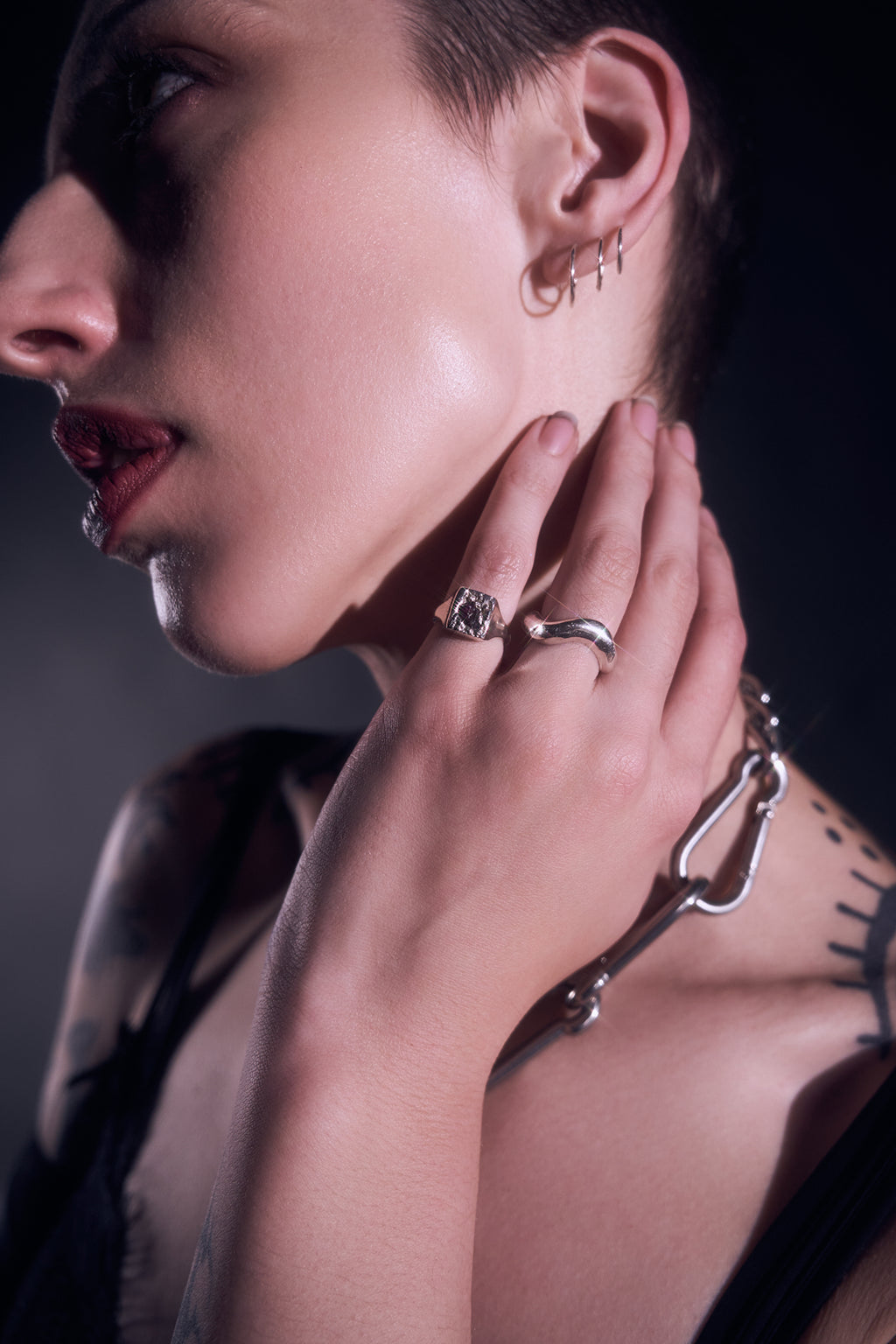 SQUARE SIGNET RAW SAPPHIRE