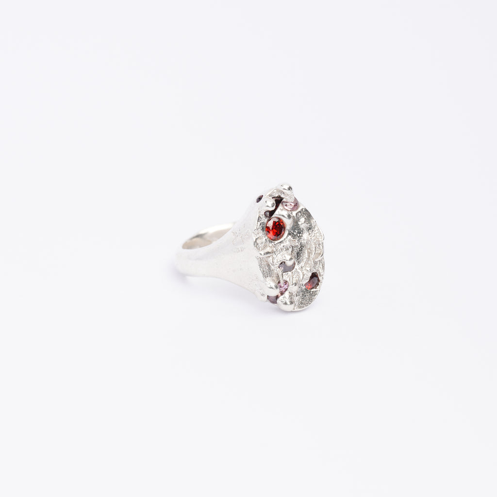 OVAL SIGNET - RED GEMSTONES