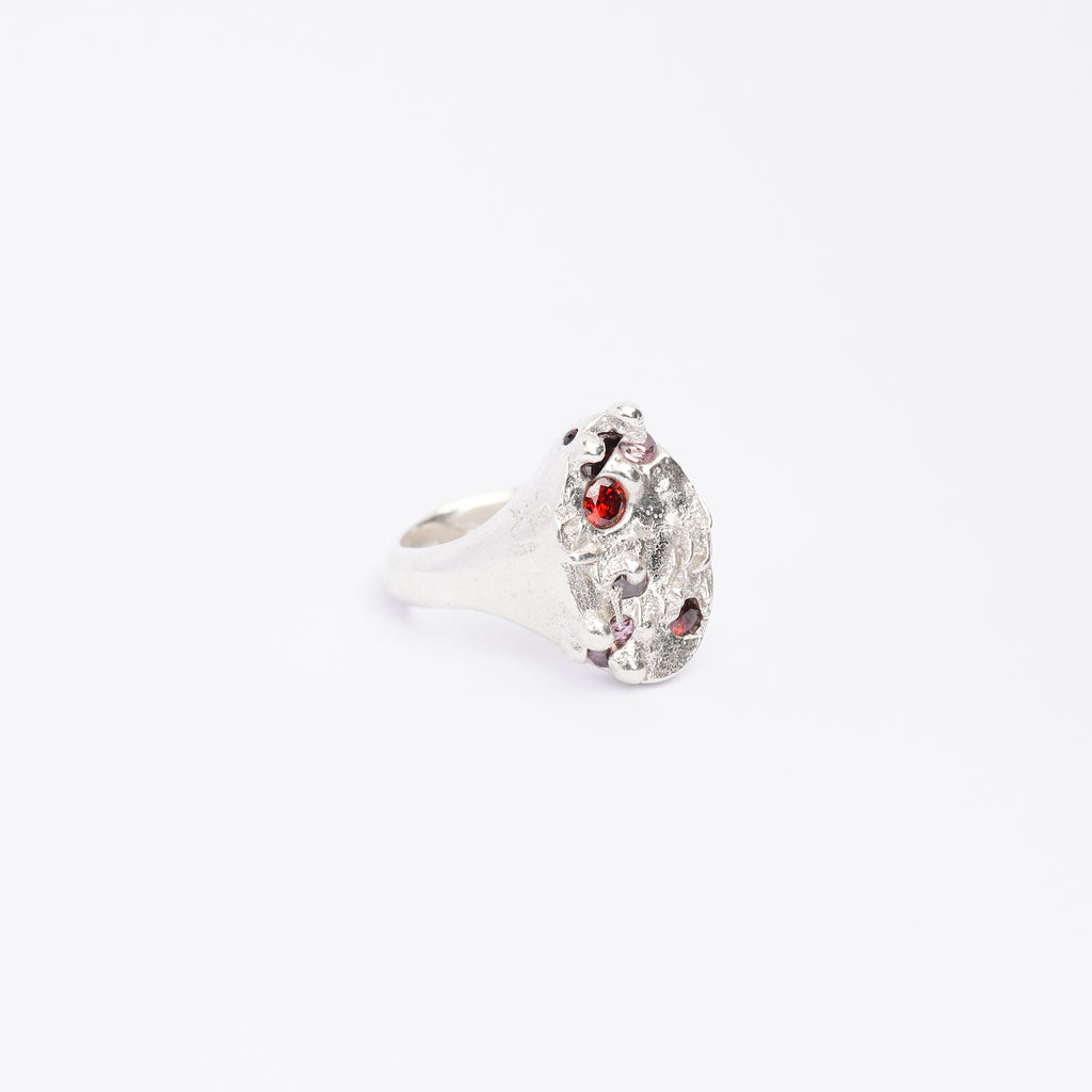 OVAL SIGNET - RED GEMSTONES