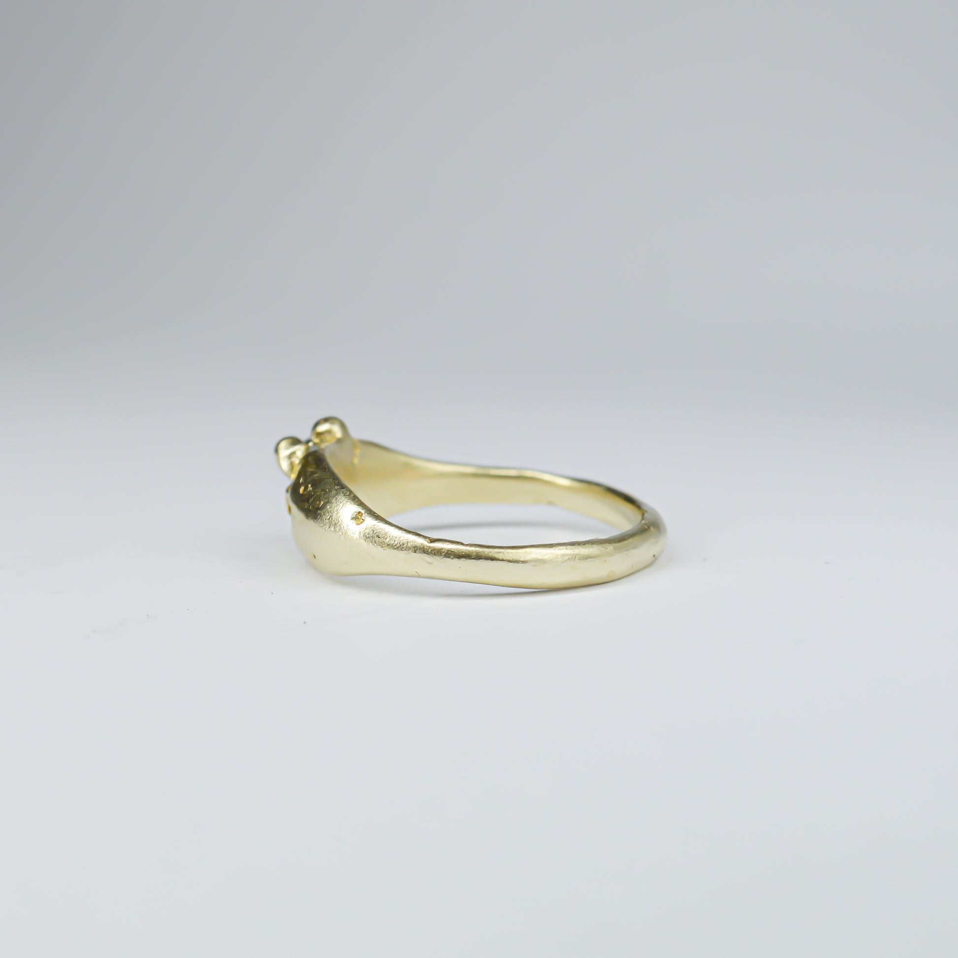 BRASS TAPER RING SINGLE GREEN GEM
