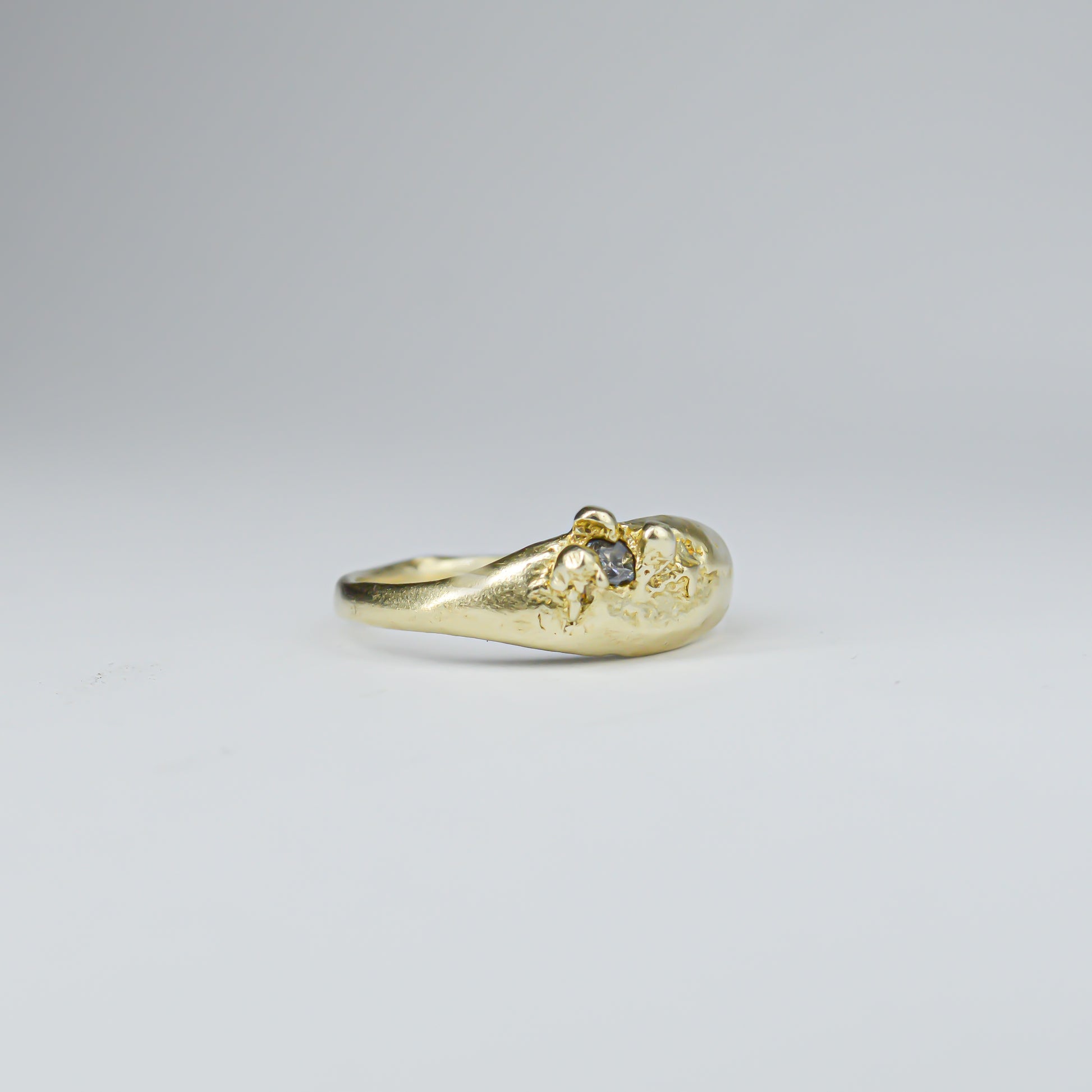 BRASS TAPER RING SINGLE GREEN GEM