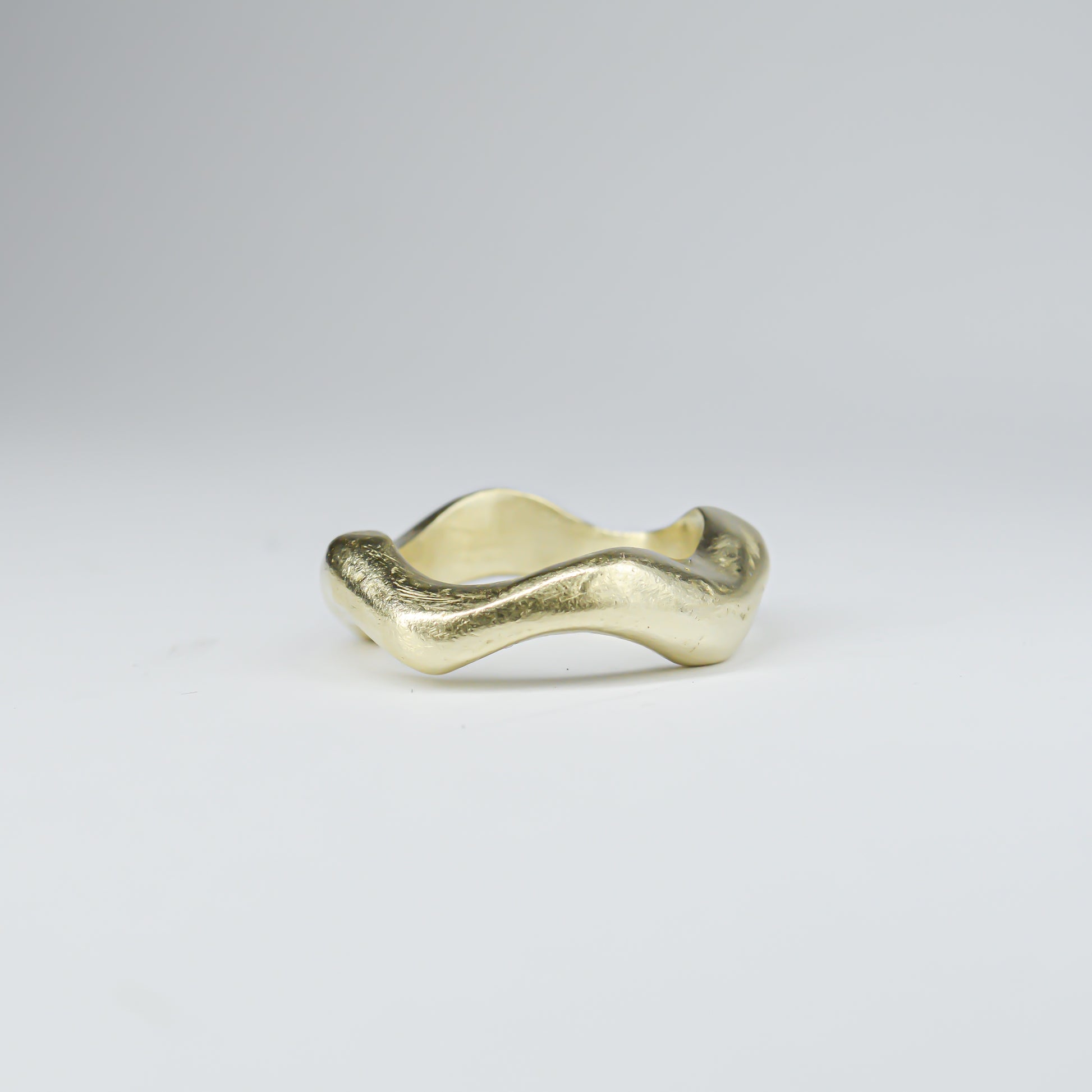 BRASS WAVY RING