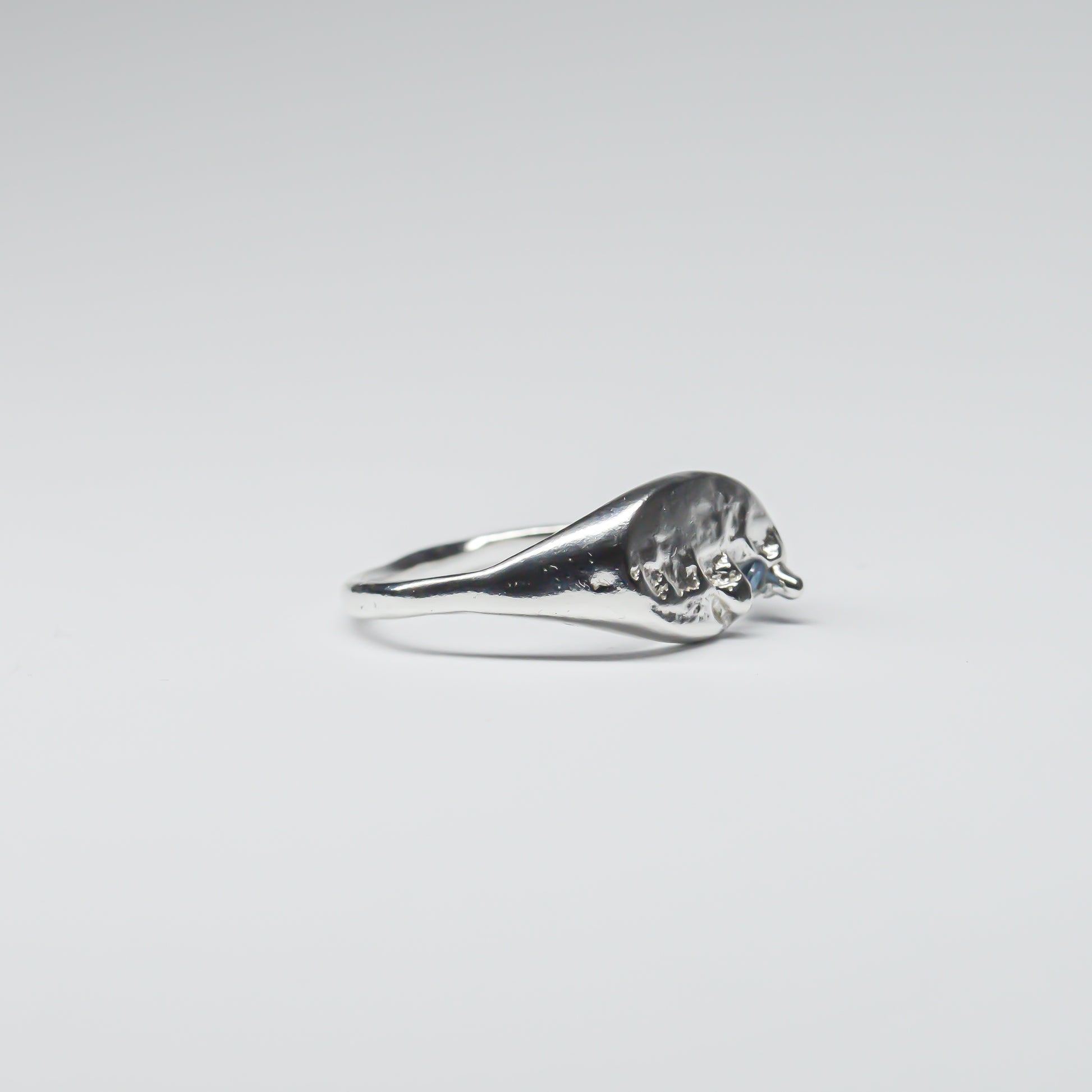 SLIM OVAL SIGNET RING - BLUE GEM