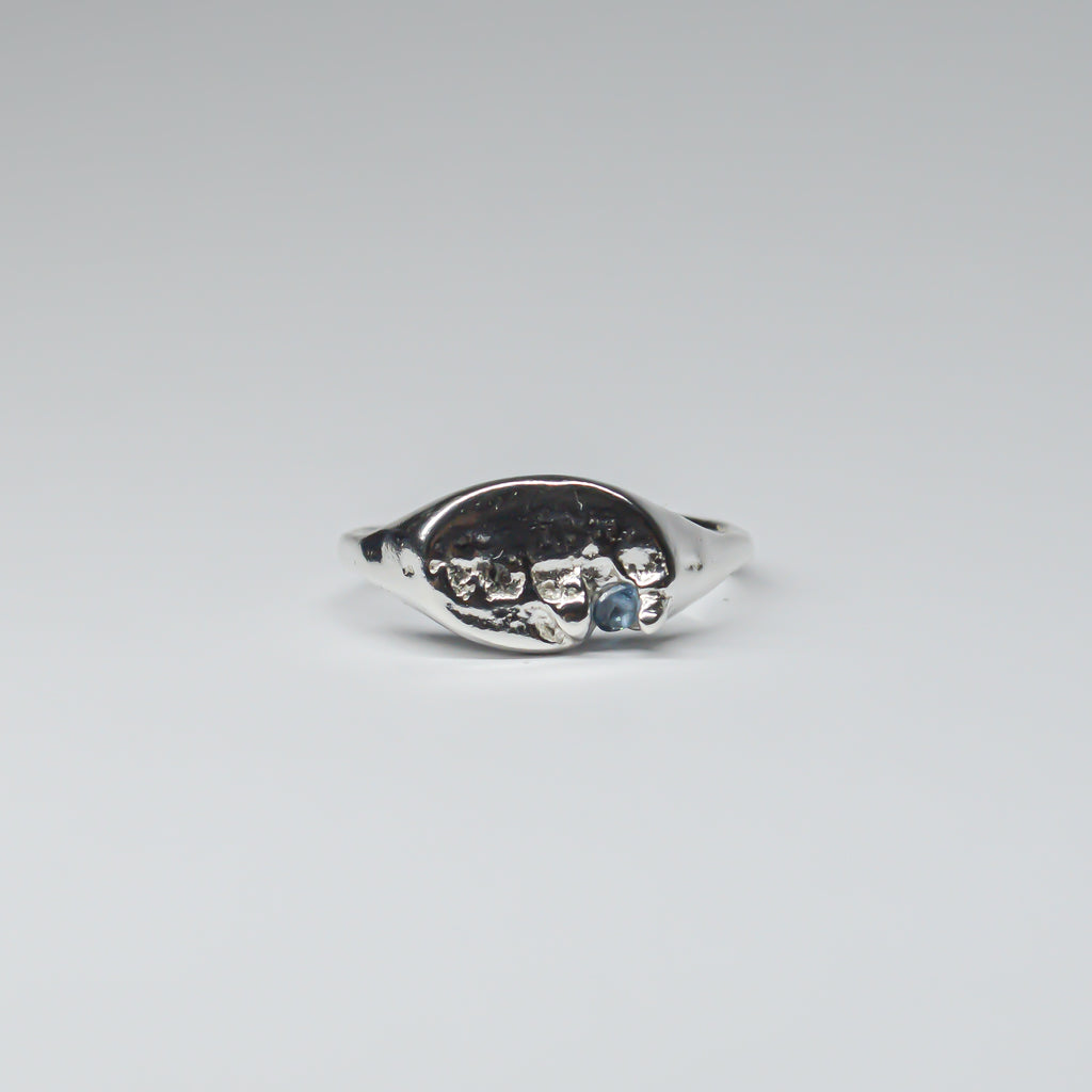 SLIM OVAL SIGNET RING - BLUE GEM
